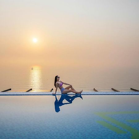 Maximilan Danang Beach Hotel Luaran gambar