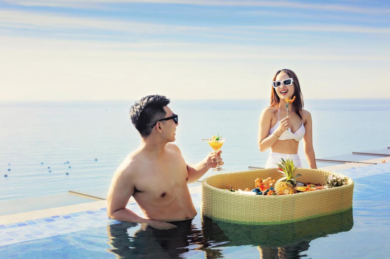 Maximilan Danang Beach Hotel Luaran gambar