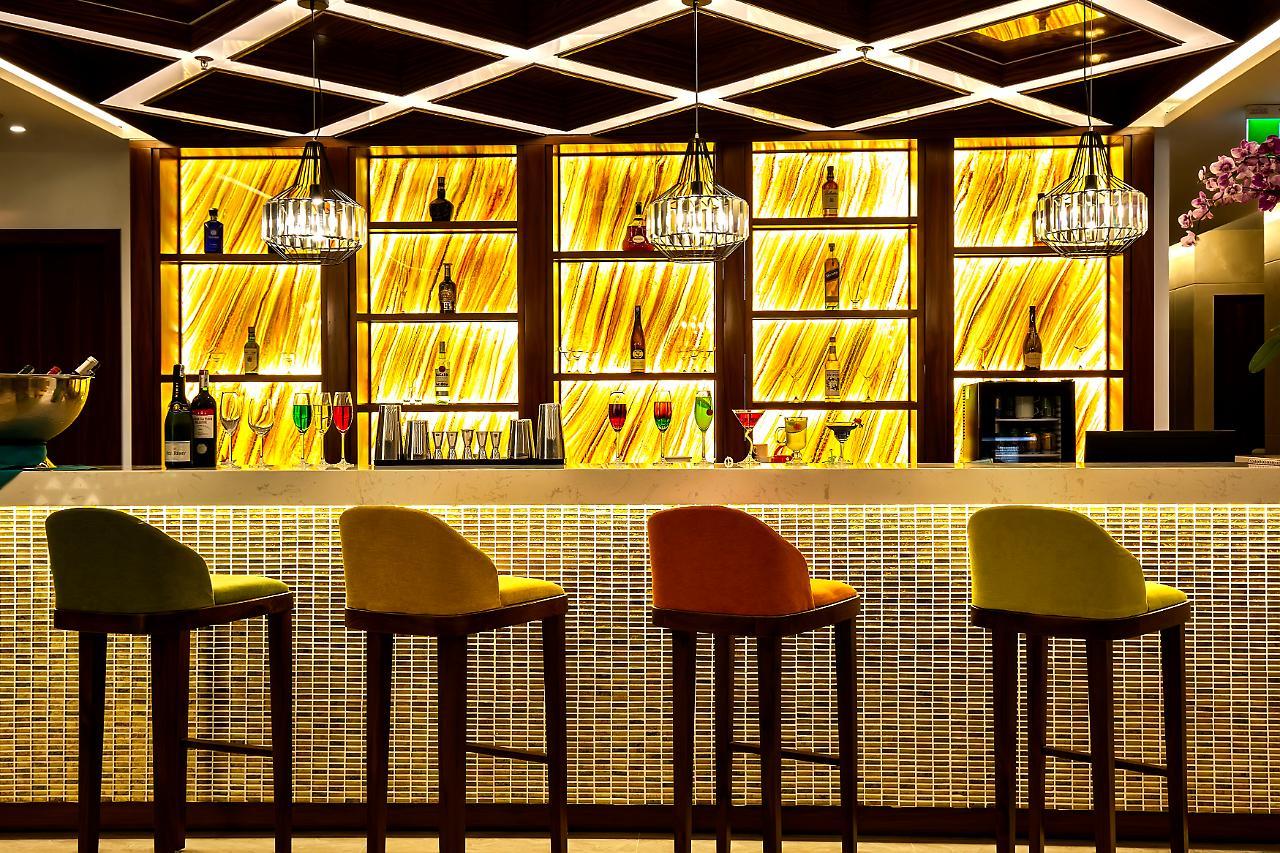 Maximilan Danang Beach Hotel Luaran gambar