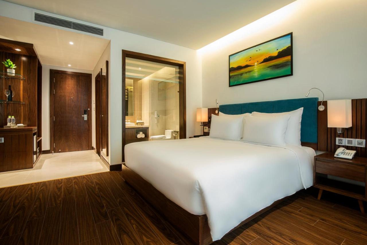 Maximilan Danang Beach Hotel Luaran gambar