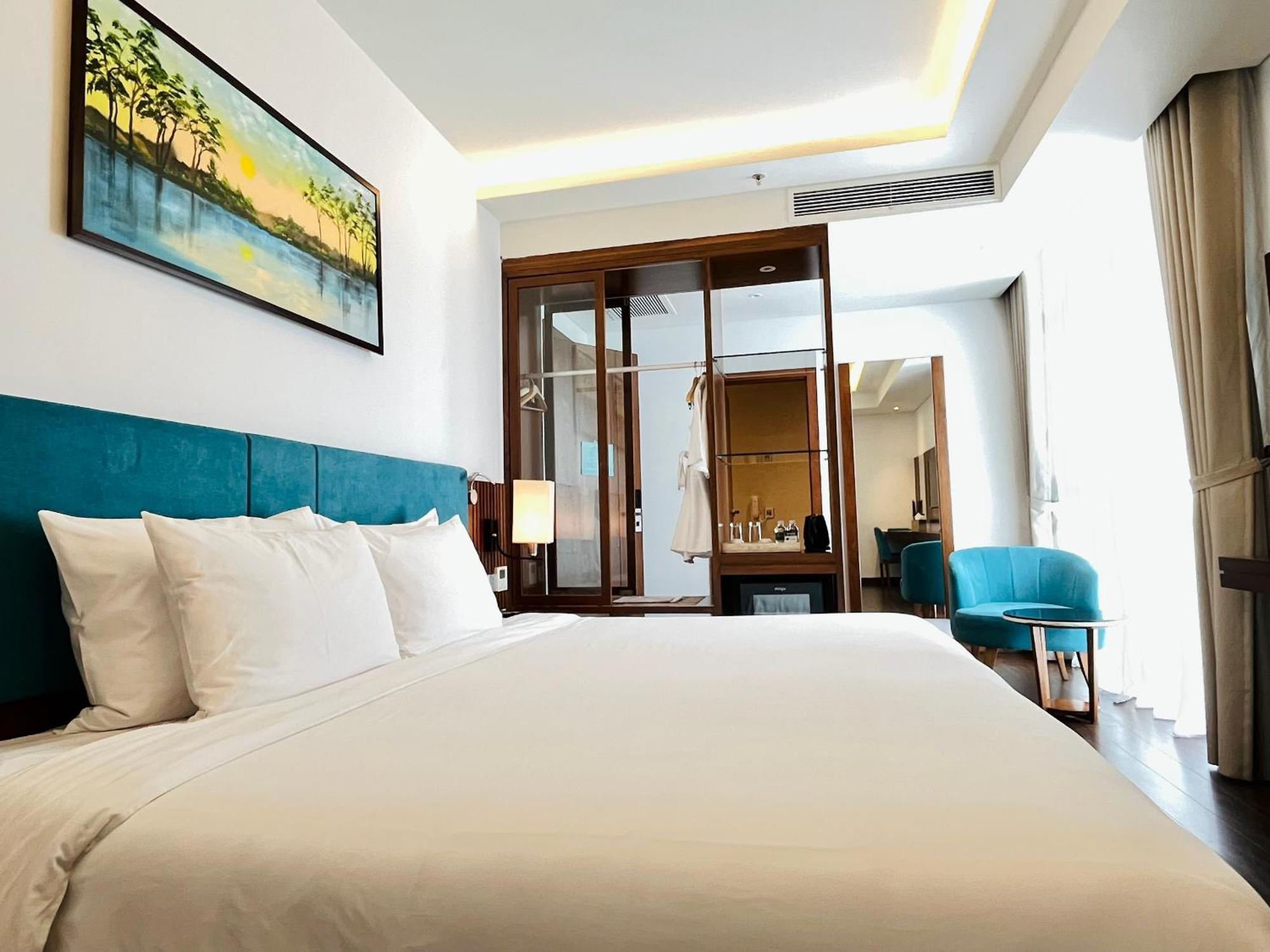 Maximilan Danang Beach Hotel Luaran gambar
