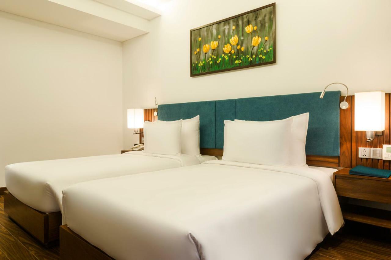 Maximilan Danang Beach Hotel Luaran gambar