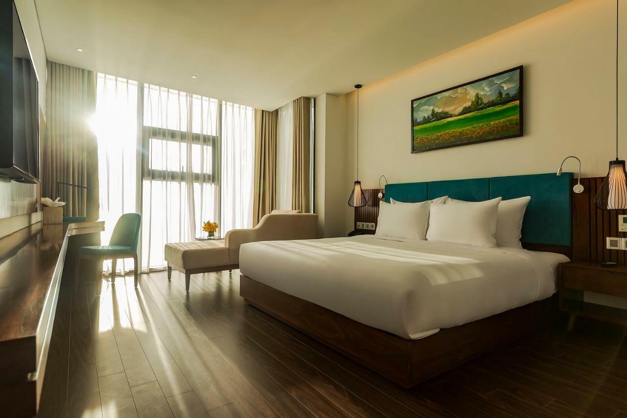 Maximilan Danang Beach Hotel Luaran gambar