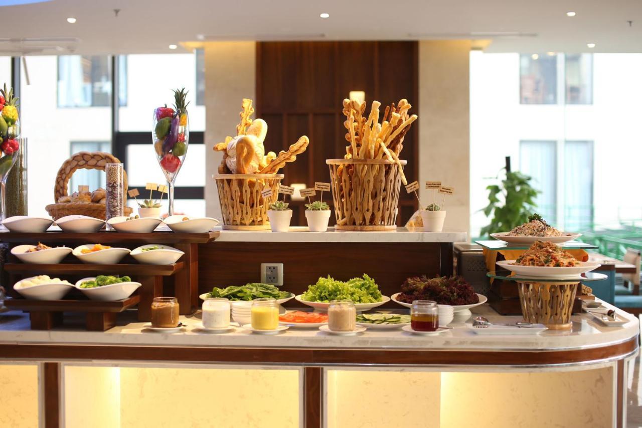 Maximilan Danang Beach Hotel Luaran gambar